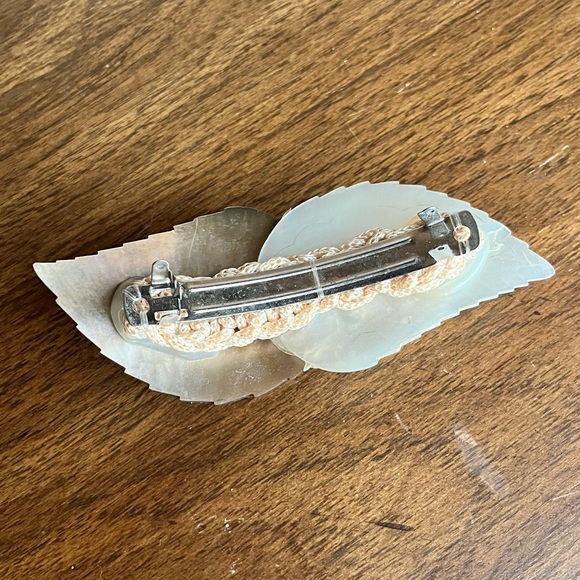 Shell Hair Barrette - Picture 3 of 3